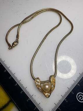 Roman Vintage Gold Tone Faux Pearl Rhinestone V-Shape Pendant Snake Chain Neckla